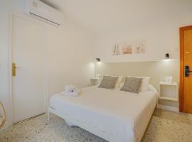 HOSTAL y APARTAMENTO MOLÍ DE MAR，位于罗列特海岸的酒店