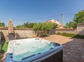 Idyllisches istrisches Steinhaus mit Whirlpool, Tischtennis, Grill und klimatisierten Schlafzimmern，位于波雷奇的酒店