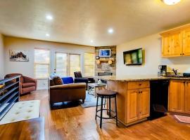 Rustic Ridge with Gym and Game Room，位于Eden的酒店