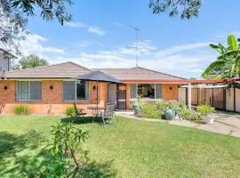 Cheerful 3 Bedroom House With Free Parking