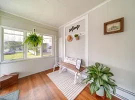 Historical Magnesia Springs Home, Near Kayaking!