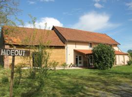 Relax in this privately located farmhouse，位于Cossaye的酒店