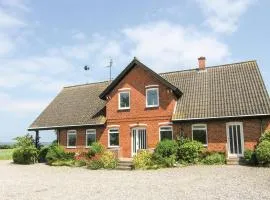 Five-Bedroom Holiday Home In Humble