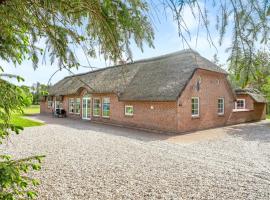 Nice Home In Ulfborg With Sauna，位于乌尔夫堡的酒店