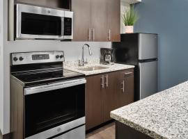 stayAPT Suites Suffolk-Chesapeake，位于萨福克的酒店
