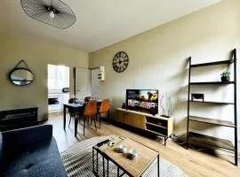 Le Saint - By 69ALSACELO- 3 Chambres Séparées - Idéal Pro & Famille - Patio Privé - Proche Centre Ville - Smart TV - WiFi Fibre - Check-in Autonome - Parking Facile & Gratuit
