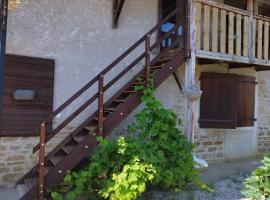 Chambres d'hotes aux Petits Belézins，位于圣达穆尔的酒店