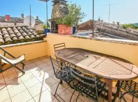 1 Bedroom Nice Home In Roussillon