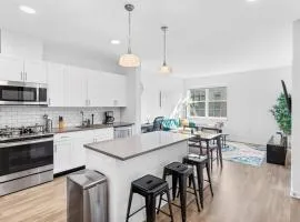 Jersey City's Best Enjoy Our Deluxe 1 Bedroom Condo Only 25 Minutes to NYC