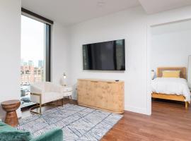 Back-Bay 2BR Condo w Roof top Gym Parking，位于波士顿的酒店