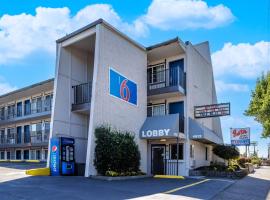 Motel 6 Portland OR Southeast，位于波特兰的酒店
