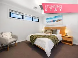 Paradise Point - 4BR Relaxing Coastal Retreat