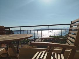 Aegean Sunrise Sea View Luxurious Flat with Home Office，位于Selínia的酒店