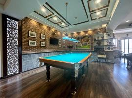 Villa with Pool, Sauna and Billiard，位于巴库的酒店