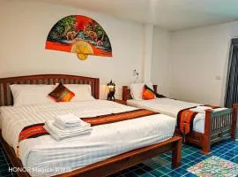 Baan Khlong Mae Kha Hotel