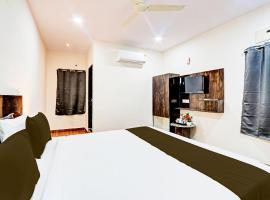 Hotel O RB @ KOMPALLY，位于Trimulgherry的酒店