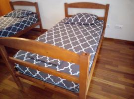 Costa Lodges, Funchal or Santa Cruz Madeira, shared room，位于圣克鲁斯的酒店