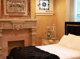 Chateau Connellsville Art Deco Suite，位于Connellsville的酒店
