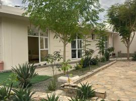 AL- aqyr Rest Garden أستراحة حارة العقر，位于尼兹瓦的酒店