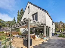Architektenhaus mit Pool und Sauna