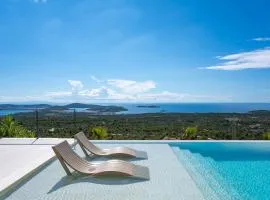 NEW Luxury, seaview Villa Grandeca