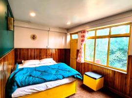 Hidden Monkey Stays Darjeeling, Batasia，位于大吉岭的酒店