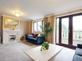 11 beds, 2 properties combined, M1, M62, Free parking，位于迪斯伯里的酒店