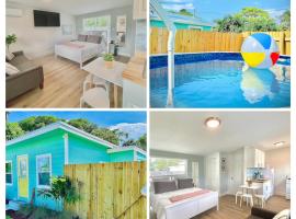 Private Tiny House for 1 or 2 near Downtown Delray and Beach，位于德尔雷比奇的酒店