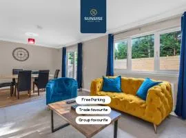 Muirton House 2 - SLEEPS 8 has 4 Twin Bedrooms with 4 Car Driveway, 2 Bathrooms, Smart TV, Fully Equipped Kitchen, Large Dining and Living Space, Rear Garden, Free WiFi, Long Stays Welcome by Sunrise Short Lets