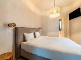 Stylish Cottage for Two