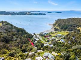 Opahi TreeHouse - Mahurangi West Holiday Home，位于沃克沃思的酒店