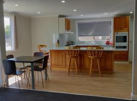 Farm Stay On The Valley，位于Newfield的酒店