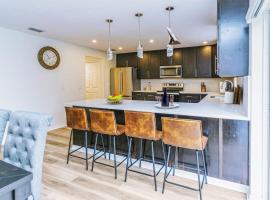 4-Bed 3 5-Bath Getaway Newly Remodeled，位于棕榈海岸的酒店