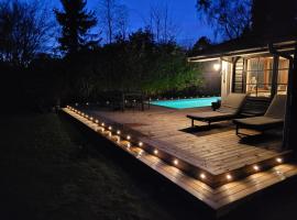 Amazing Home In Nykøbinbg Sjælland With 3 Bedrooms, Swimming Pool And Wifi，位于尼克宾西兰岛的酒店