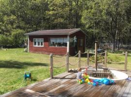 Nice Home In Österfärnebo With 2 Bedrooms, Sauna And Jacuzzi，位于Österfärnebo的酒店