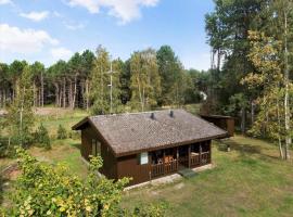 Nice Home In Rødby With Internet, Jacuzzi And Sauna，位于勒兹比的带按摩浴缸的酒店