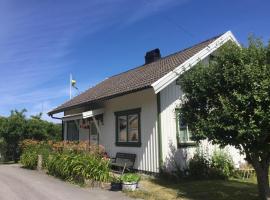 Stunning Home In Hamburgsund With 3 Bedrooms And Wifi，位于汉堡松德的酒店