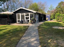 Awesome Home In Esbjerg V With 2 Bedrooms, Internet And Sauna，位于埃斯比约的酒店