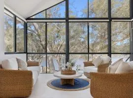 Luxury Riverside Escape with Private Jetty on the Murray River