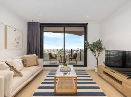 Sea View 2BR w Best Rooftop Pool in Melb!，位于墨尔本的酒店