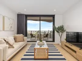 Sea View 2BR w Best Rooftop Pool in Melb!