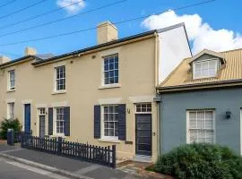 'Thirteen' - Heritage Terrace in Battery Point