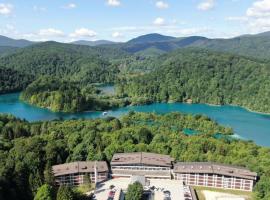 Cozy Hotel inside National Park，位于普利特维采湖的酒店