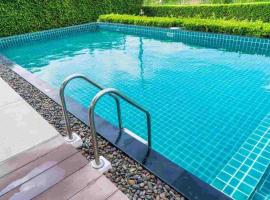 Central Oasis - Entire 3 Bedroom Apartment in Abuja with Pool, Games, WiFi, Balcony, and Garden，位于阿布贾的酒店