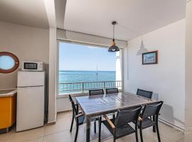 Les Pénates - Appt vue mer proche plage，位于Saint-Pierre的酒店