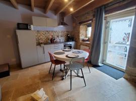 Chez Émile la suite, maison 2 chambres à la campagne，位于Humes的酒店