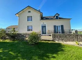 Maison avec piscine, boulodrome dans les Pyrénées