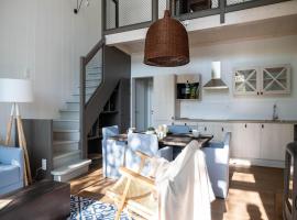 Charming Mansion with Pools，位于Antoing的酒店