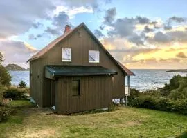 House by the sea Reine, Lofoten