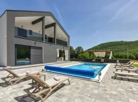 VIlla Luka - new isolated villa with heated pool, jacuzi and sauna